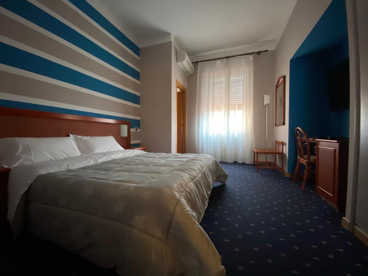 Hotel Kristina Imperia Exterior foto