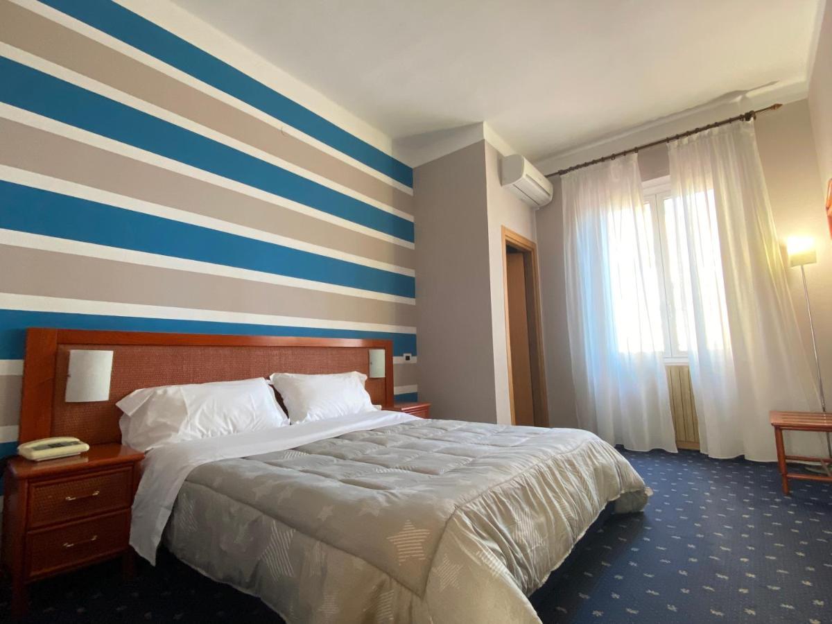Hotel Kristina Imperia Exterior foto