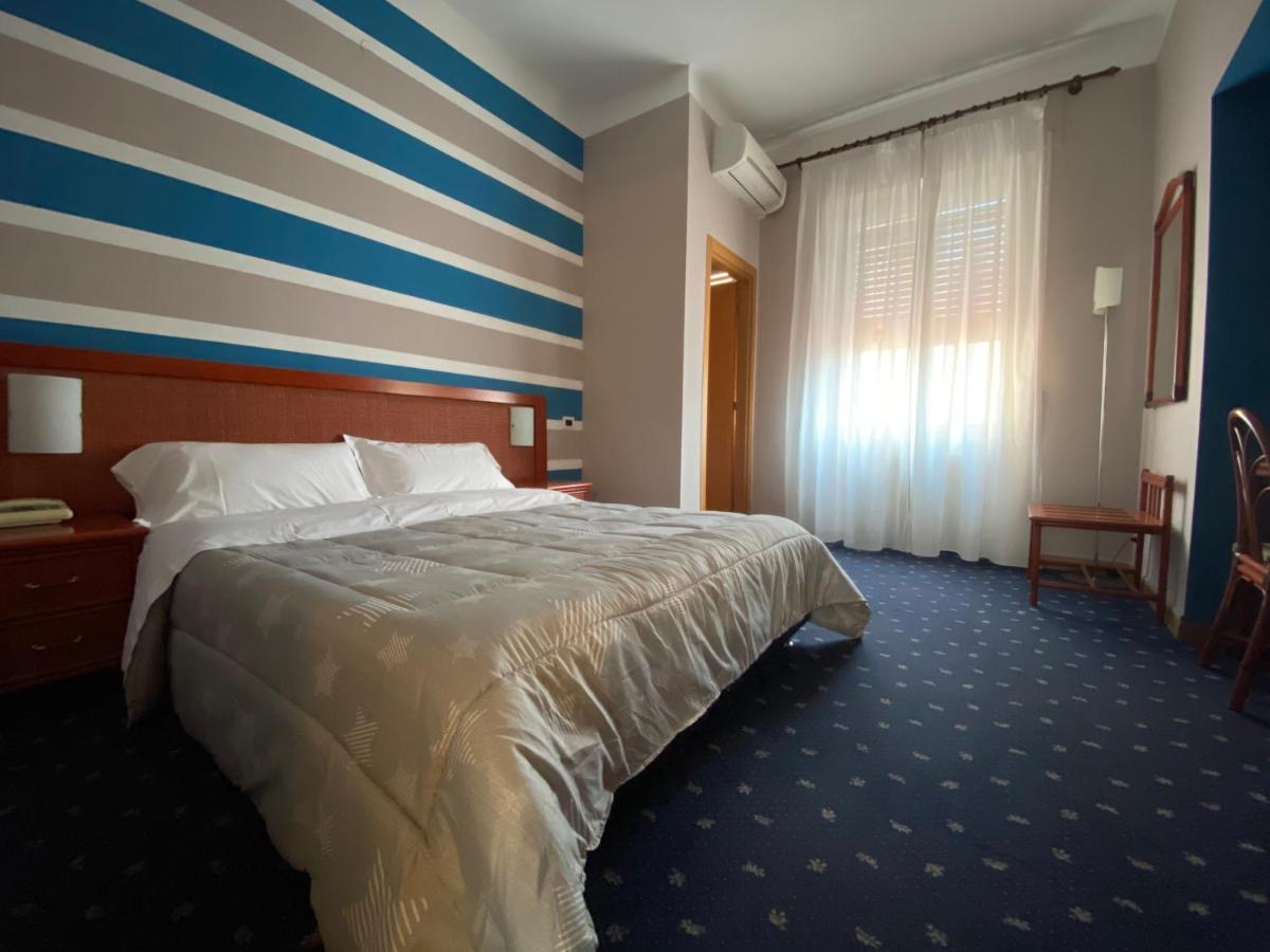 Hotel Kristina Imperia Exterior foto