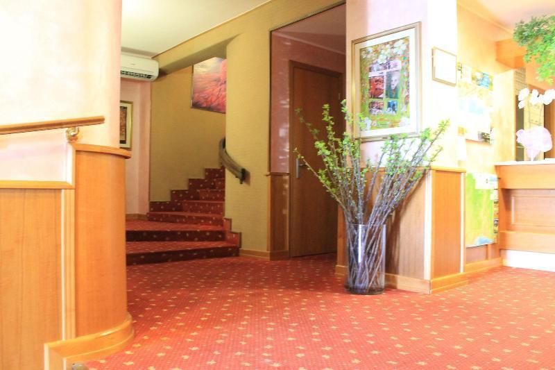 Hotel Kristina Imperia Exterior foto