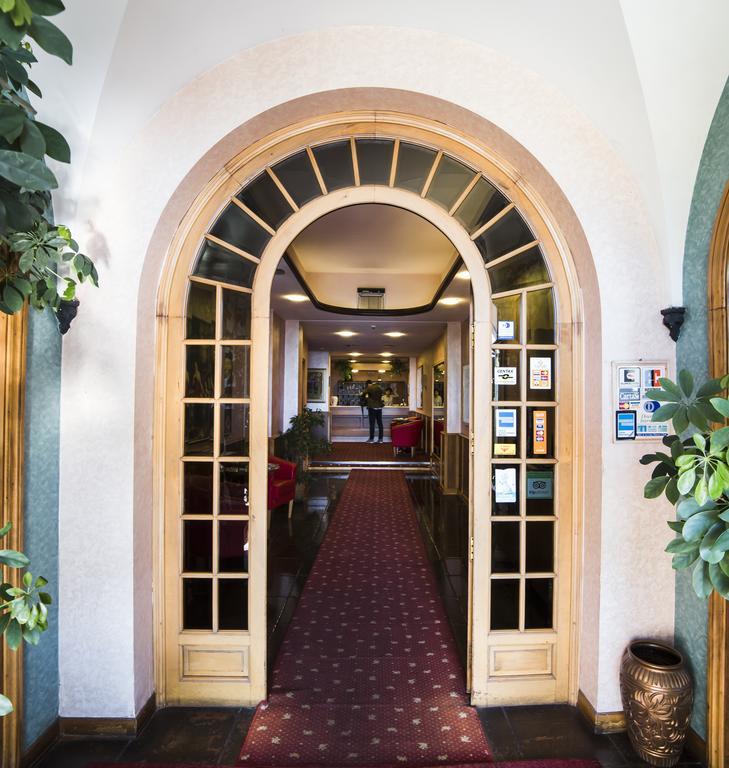 Hotel Kristina Imperia Exterior foto