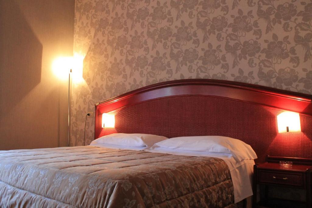 Hotel Kristina Imperia Cameră foto
