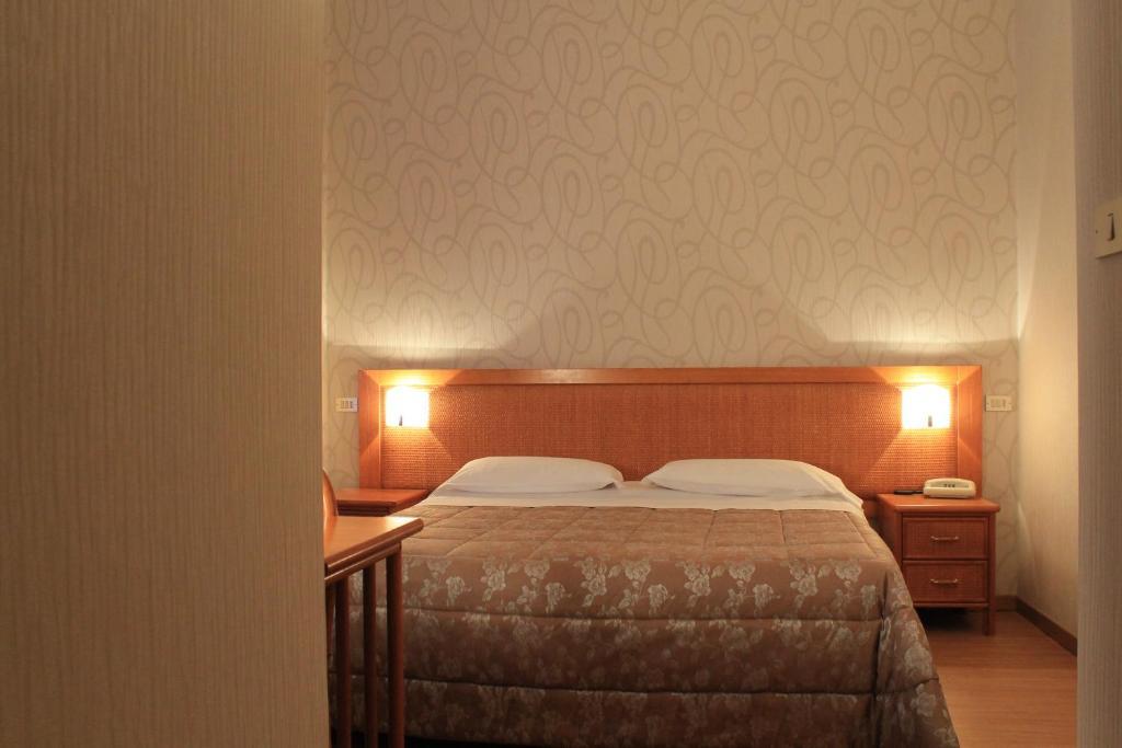 Hotel Kristina Imperia Cameră foto