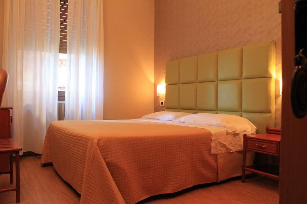 Hotel Kristina Imperia Exterior foto